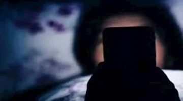 أضرار بالغة للدماغ.. ماذا يفعل تصفح الهاتف الذكي قبل ساعات النوم؟